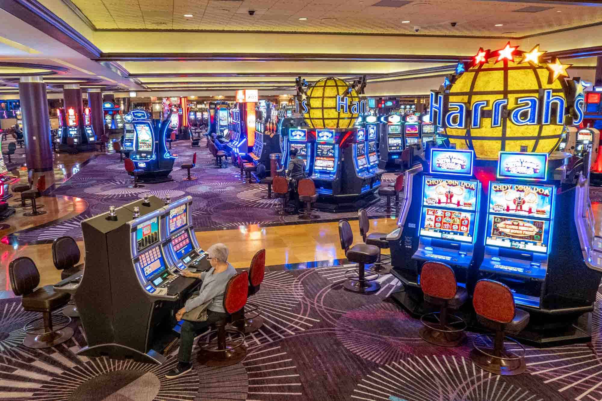 Canlı Casino Deneyimi: Bonuslar ve Stratejiler